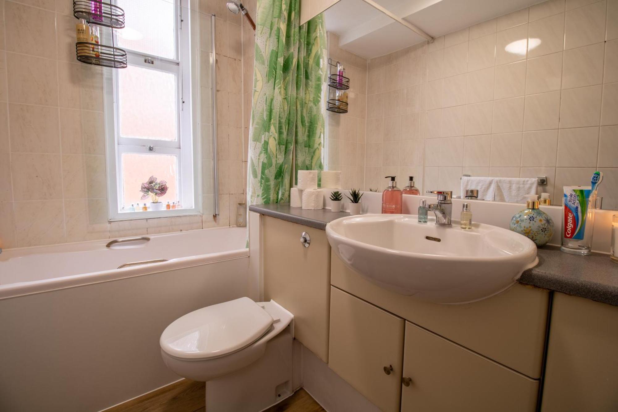 Cosy 2-Bedroom Apartment In Mayfair 8Cb - 4Th Floor No Elevator London Eksteriør billede