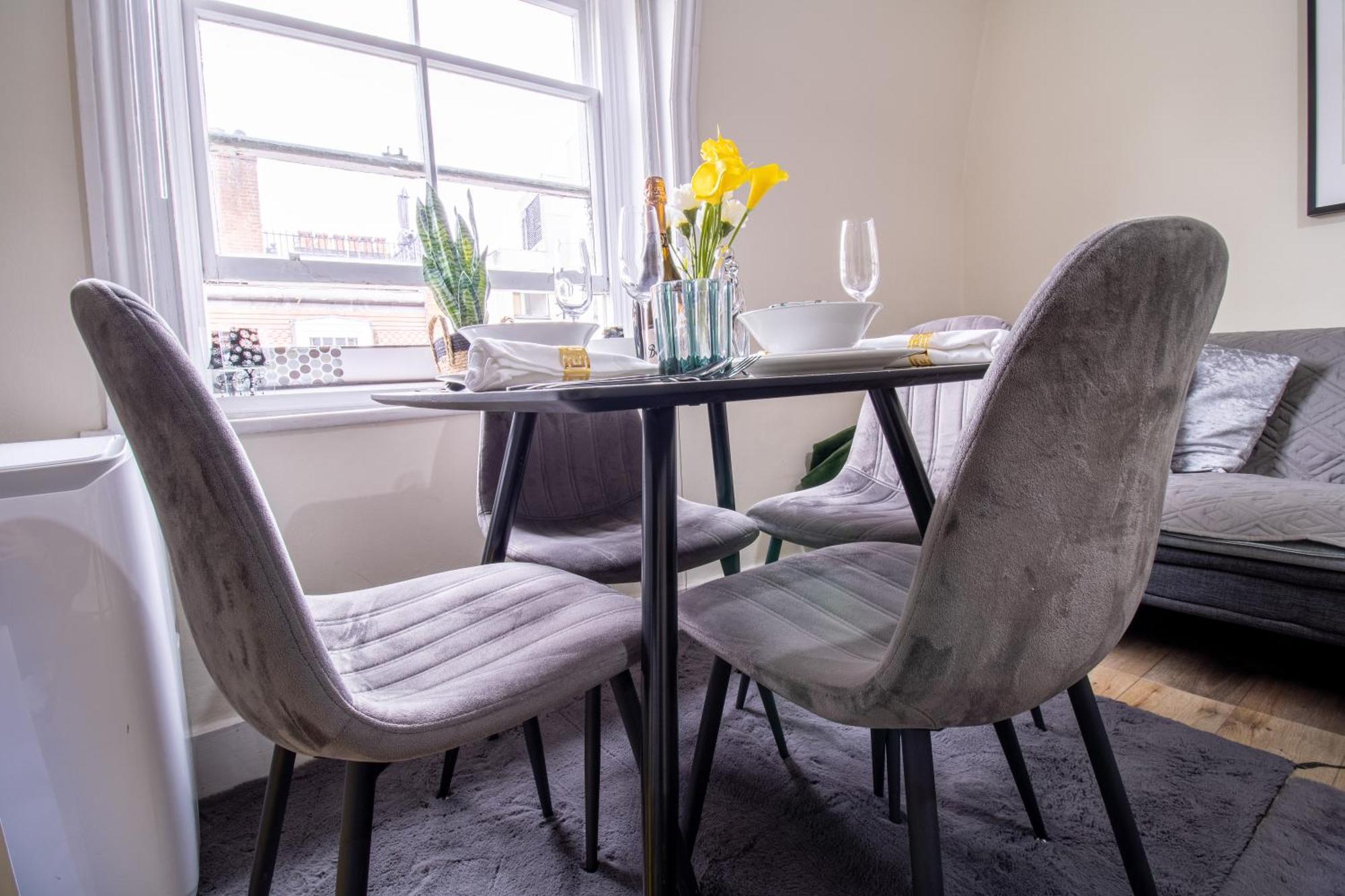 Cosy 2-Bedroom Apartment In Mayfair 8Cb - 4Th Floor No Elevator London Eksteriør billede