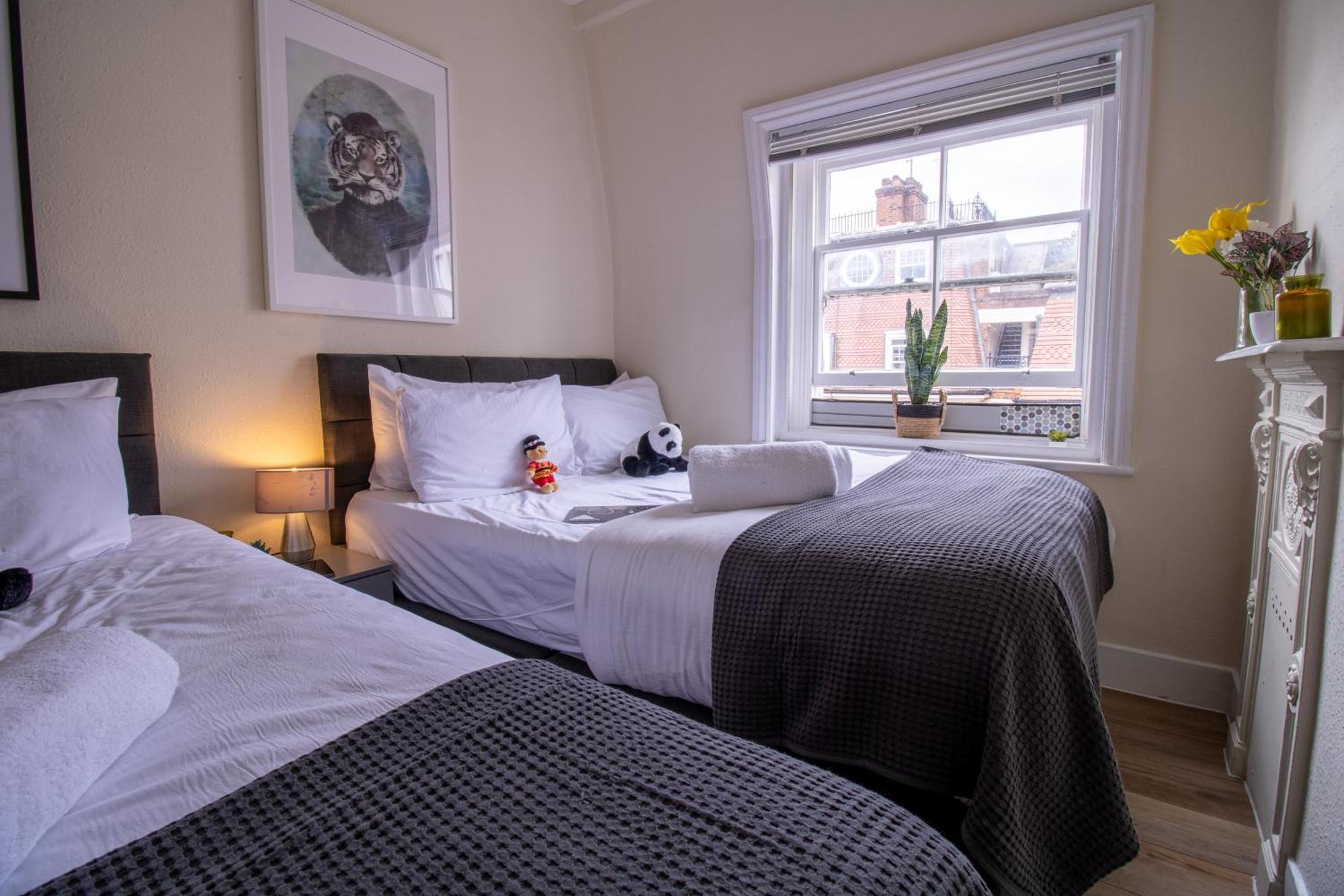 Cosy 2-Bedroom Apartment In Mayfair 8Cb - 4Th Floor No Elevator London Eksteriør billede