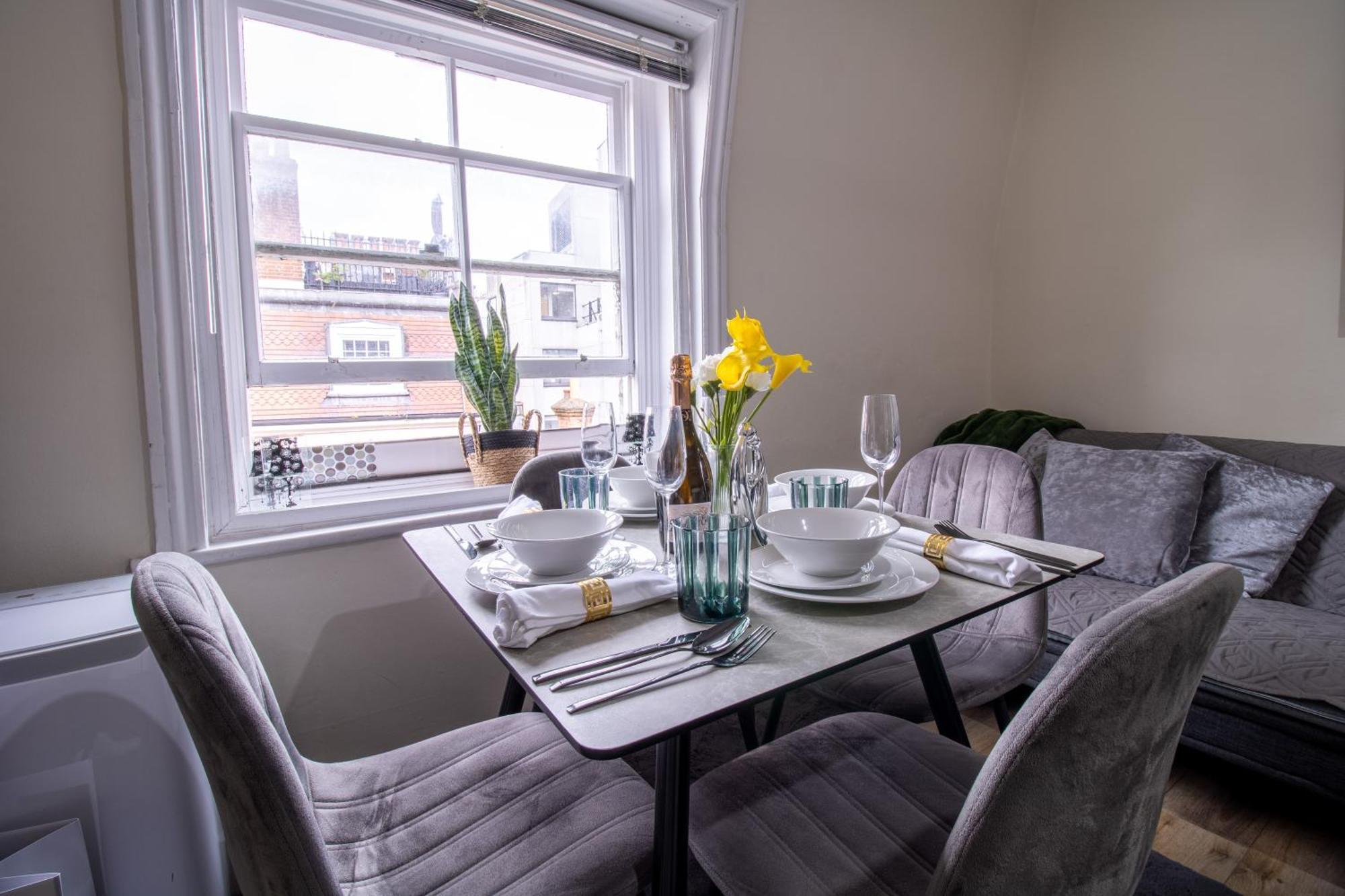 Cosy 2-Bedroom Apartment In Mayfair 8Cb - 4Th Floor No Elevator London Eksteriør billede